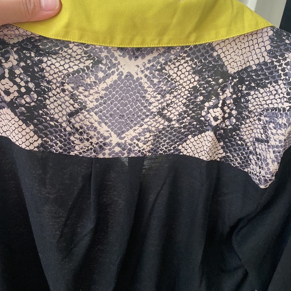 Mix material button down top - Picture 4 of 4